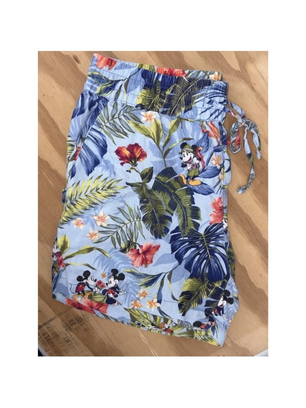 Tommy Bahama Disney jubilee shorts only worn once! - Picture 2 of 4